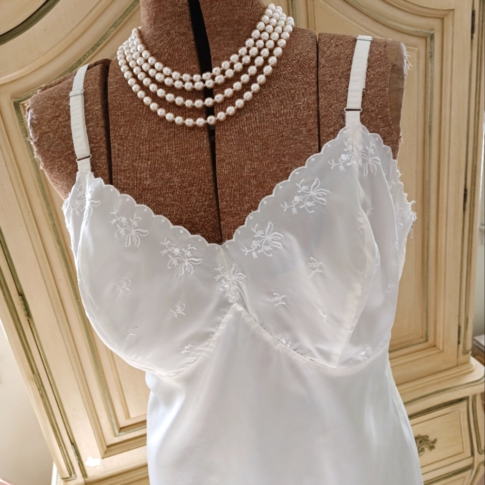 VINTAGE 1950S "AMERICAN MAID" SIDE ZIPPER, NYLON, DACRON POLY SLIP! SZ 38!